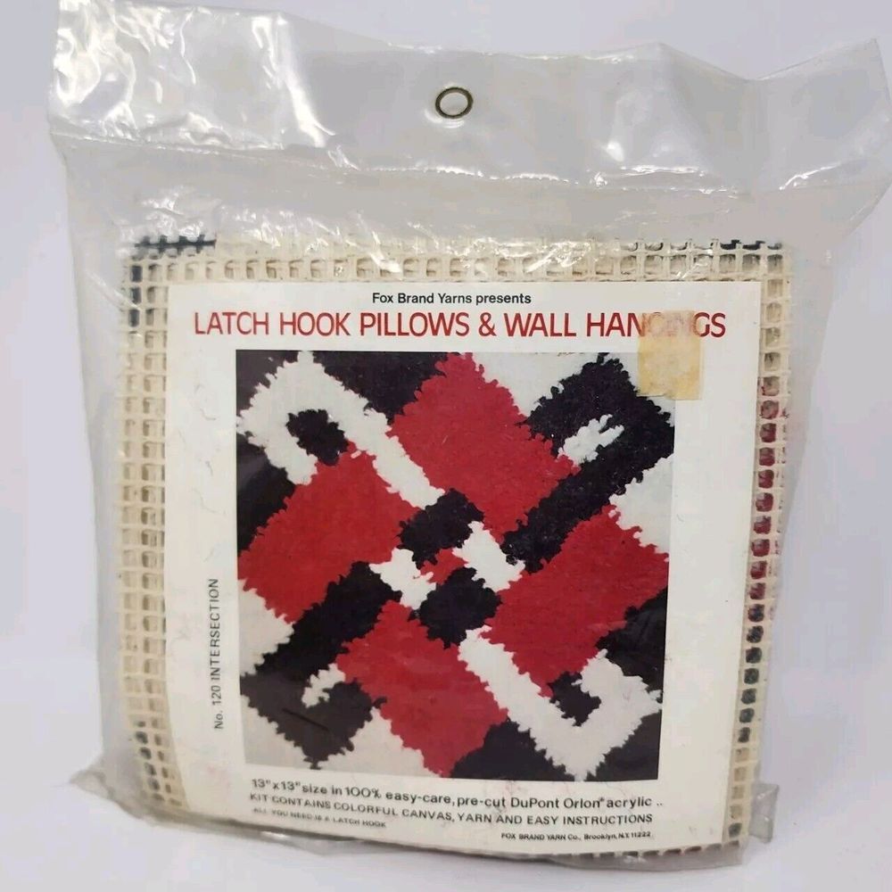 New Vintage Fox Brand Yarns Latch Hook Pillows Wall Hangings‎ # 120 Intersection